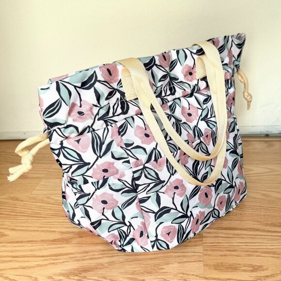Floral Insulated Lunch Tote Bag Pockets Inside and Out Snap Drawstring New - Picture 4 of 11